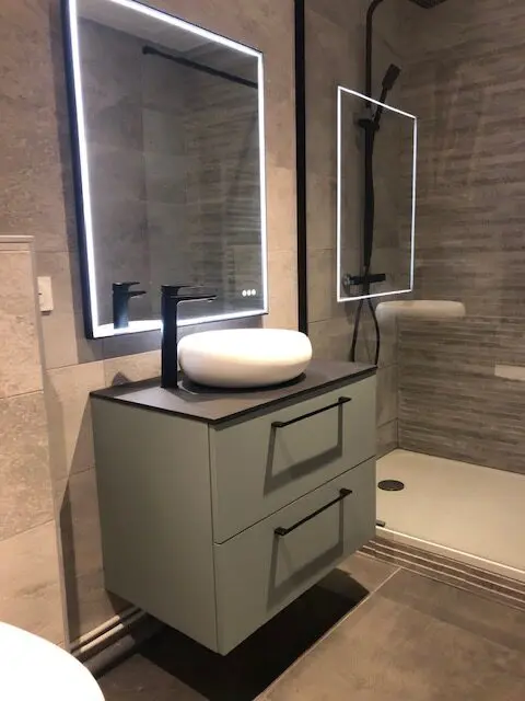 Salle de bain entièrement rénové